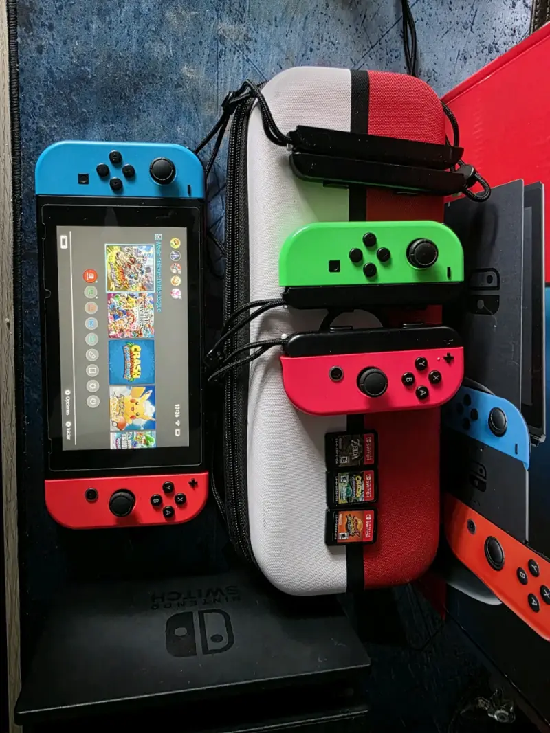 Consola Nintendo Switch con accesorios y juegos - 6