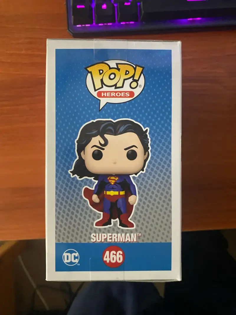 Funko Pop Superman Edición Especial - 4