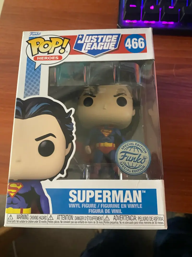 Funko Pop Superman Edición Especial - 5