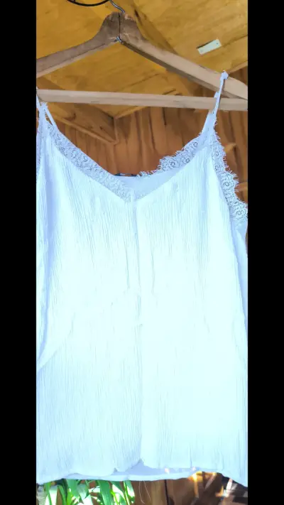 Blusa blanca con encaje y blusa rosada Alaniz - miniatura 1
