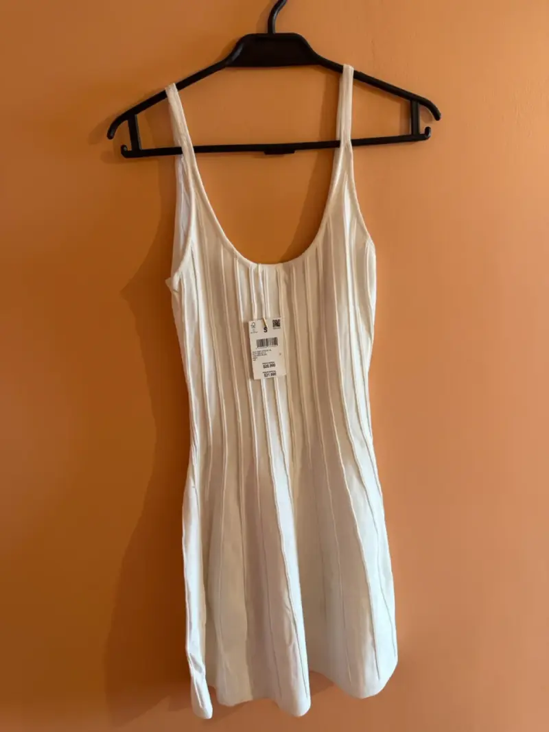 Vestido blanco sin mangas para mujer