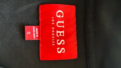 Chaqueta deportiva Guess negra y burdeos - miniatura 3