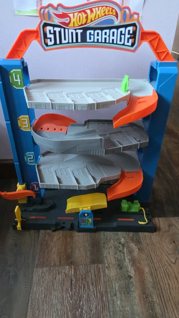 Garaje de acrobacias Hot Wheels para niños