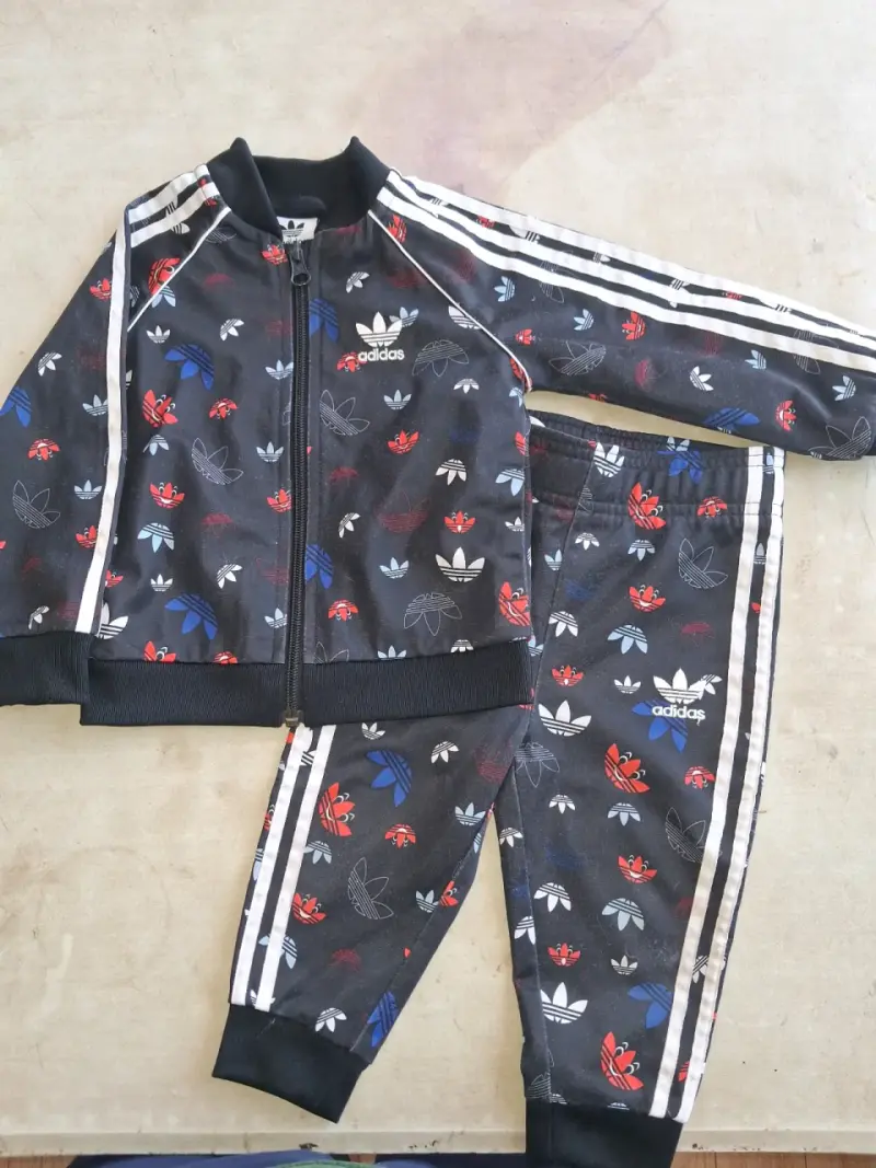 Conjunto deportivo infantil Adidas estampado - 1
