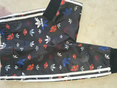Conjunto deportivo infantil Adidas estampado - miniatura 4