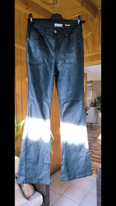 Pantalones acampanados negros Opposite talla 42 - miniatura 1