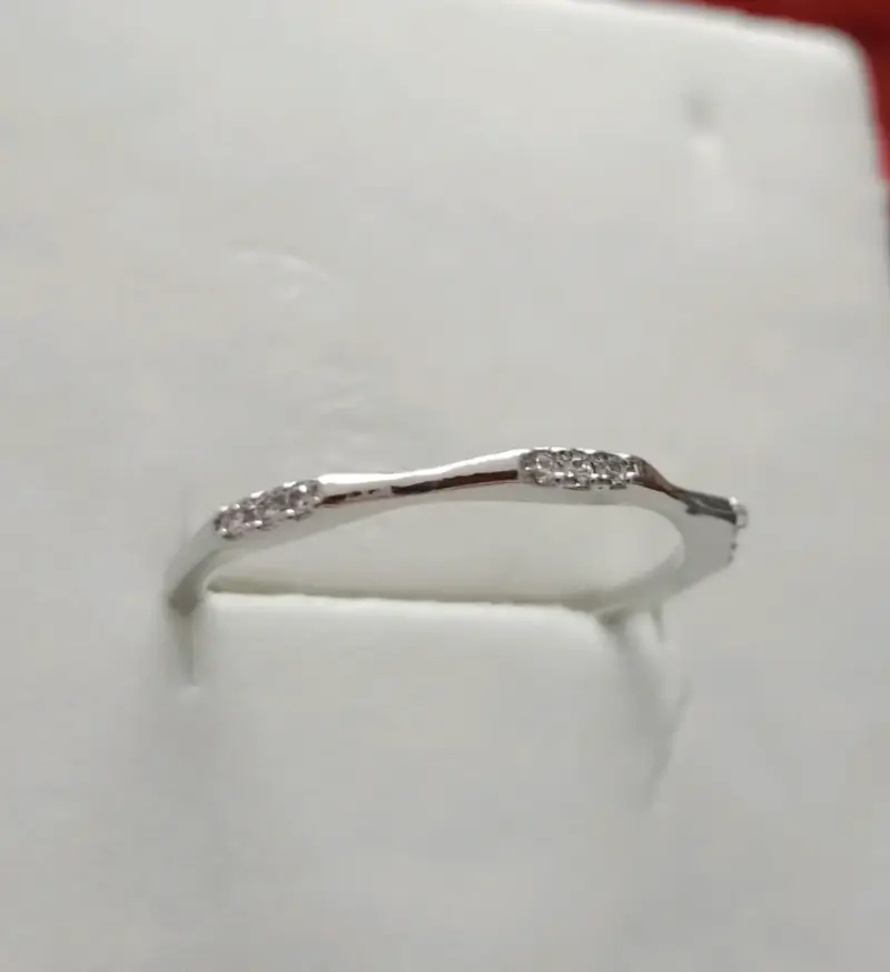 Anillo de acero con detalles brillantes - 2