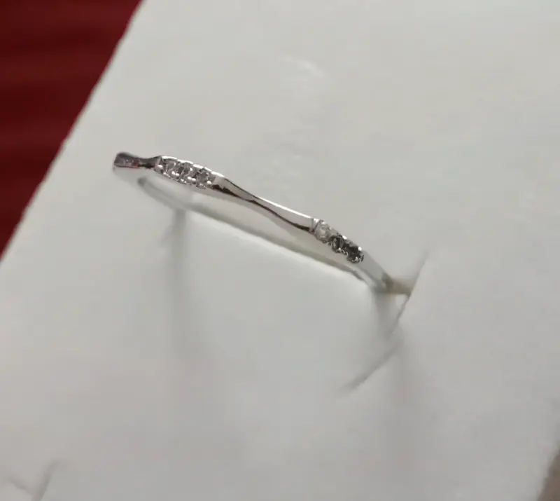 Anillo de acero con detalles brillantes - 3