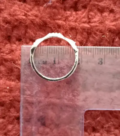 Anillo de acero con detalles brillantes - miniatura 4