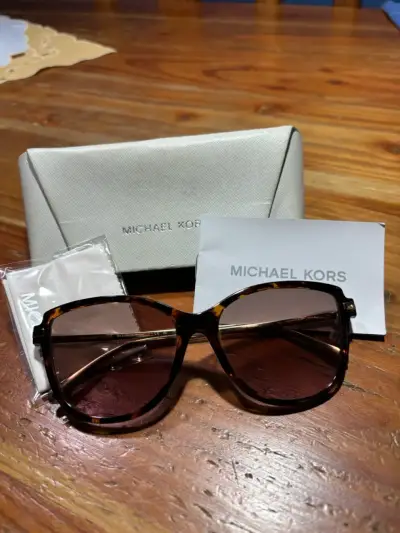 Gafas de sol Michael Kors con estuche - miniatura 1