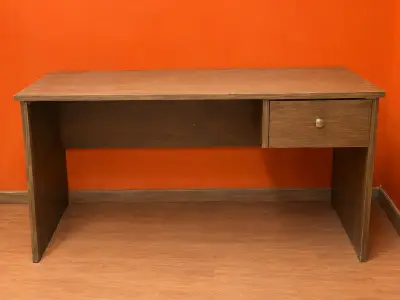 Cama individual con colchón y escritorio de madera - miniatura 2