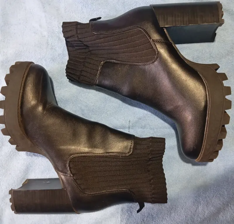 Botines de cuero negro con tacón grueso - 2