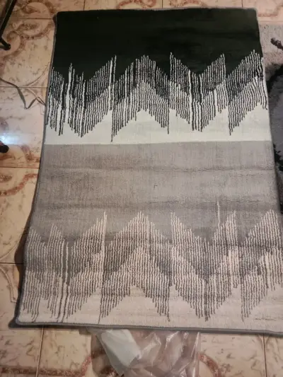 Alfombra moderna gris y negra 100x150 cm - miniatura 1