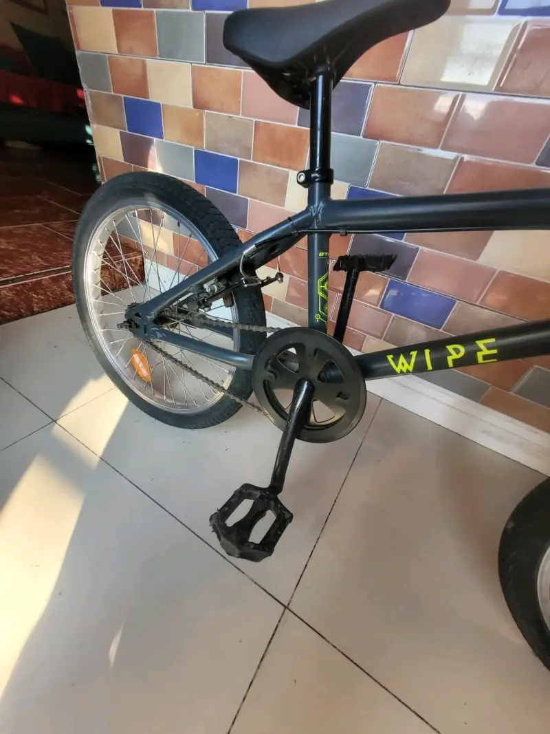 Bicicleta BMX Wipe para Niños en Buen Estado - 3