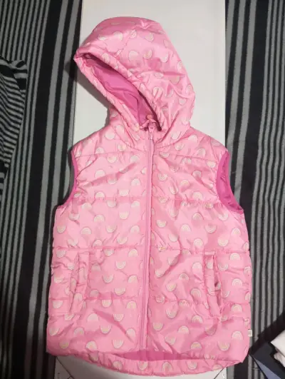 Chaleco sin mangas para niña con capucha rosa - miniatura 2