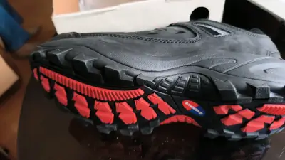 Zapatos de seguridad negros Sherpa's con suela antideslizante - miniatura 3