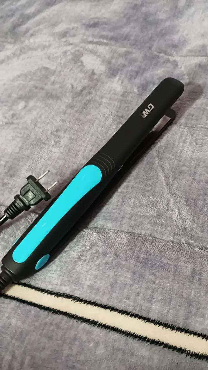 Plancha de Pelo Eléctrica GMV Negra y Azul - 1