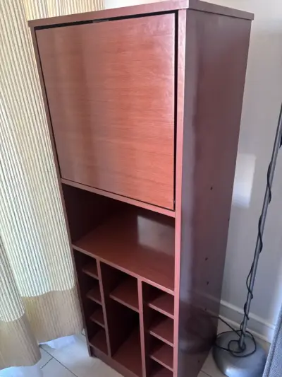 Bar de madera con compartimentos y puerta abatible - miniatura 2