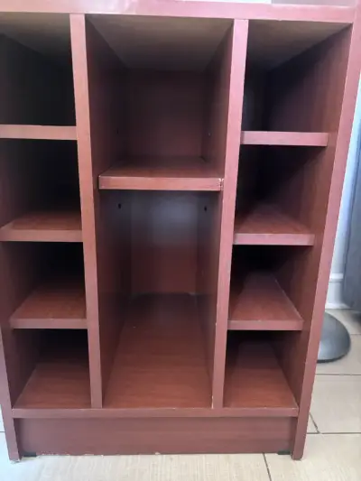 Bar de madera con compartimentos y puerta abatible - miniatura 3