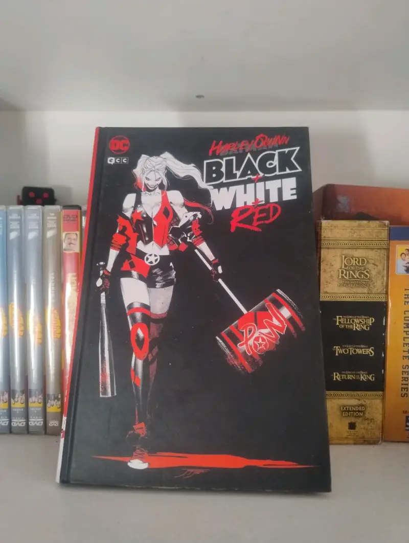 Comic Harley Quinn Black White Red DC Comics