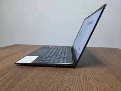 Laptop ASUS ZenBook 13 con Procesador AMD Ryzen 7 - miniatura 2