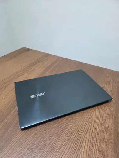 Laptop ASUS ZenBook 13 con Procesador AMD Ryzen 7 - miniatura 3