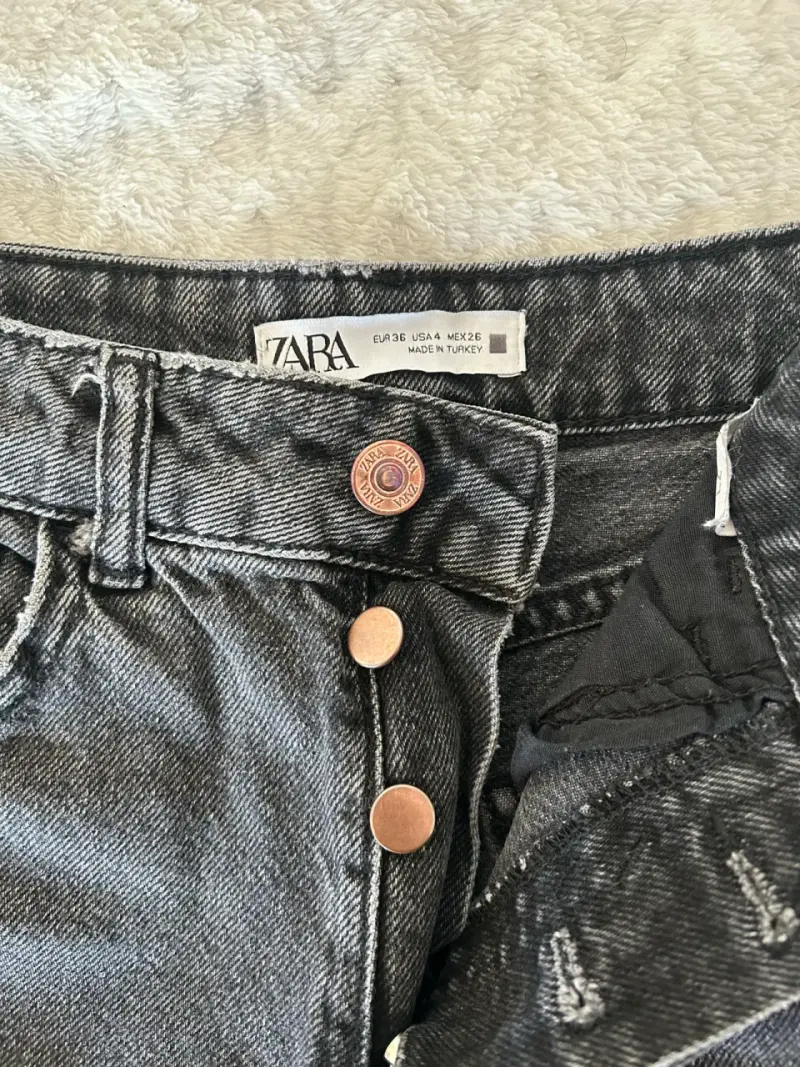 Jeans negros desgastados para mujer Zara - 4