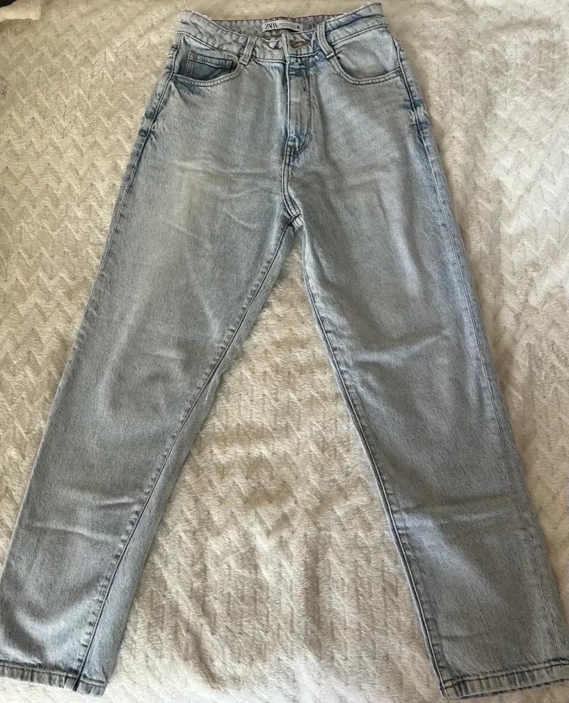 Jeans de mezclilla azul claro Zara para mujer - 1