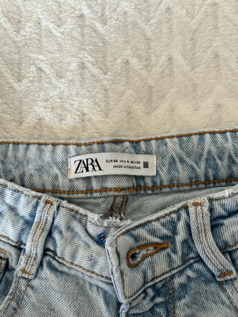 Jeans de mezclilla azul claro Zara para mujer - 3