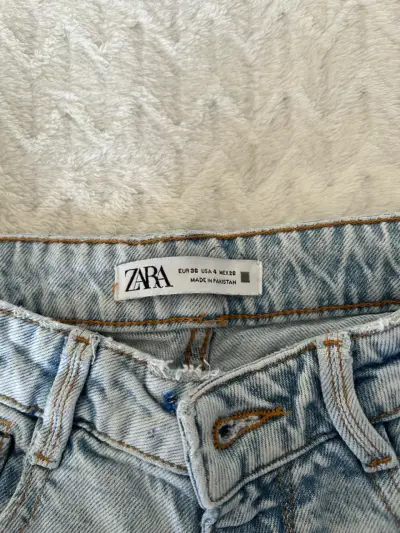 Jeans de mezclilla azul claro Zara para mujer - miniatura 3