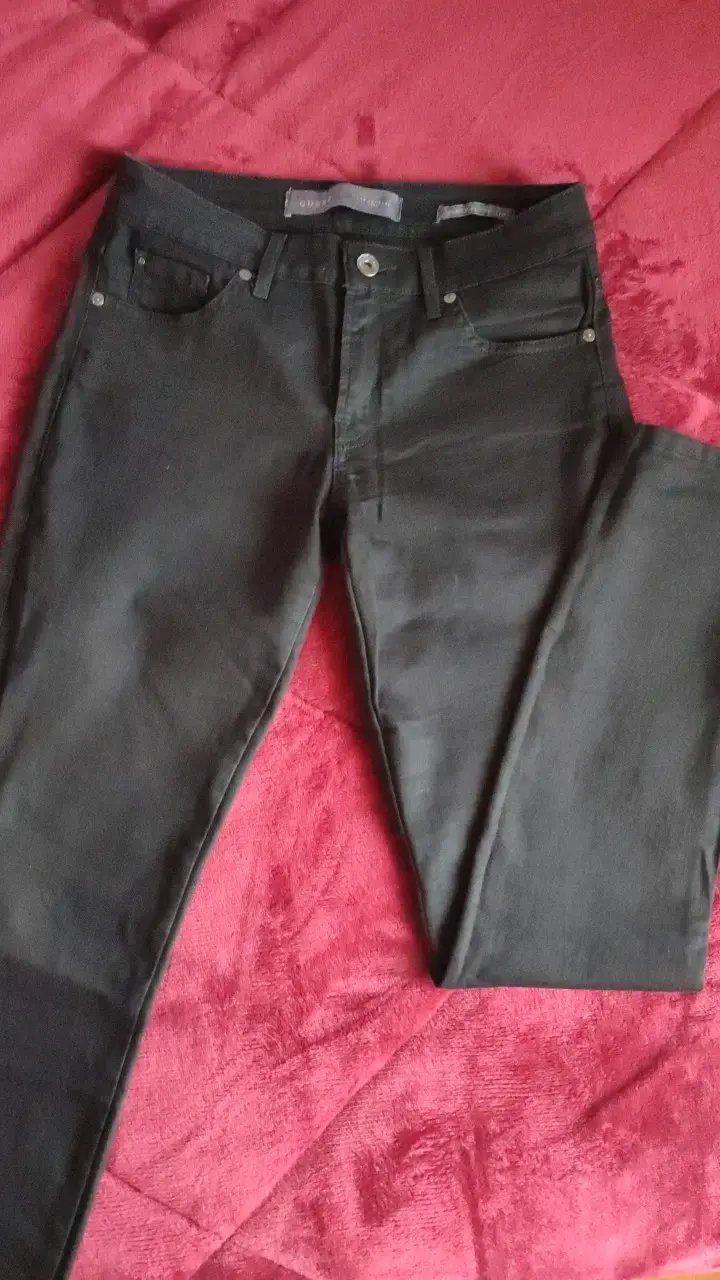 Jeans negros Guess para mujer
