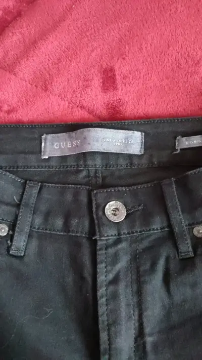 Jeans negros Guess para mujer - miniatura 2