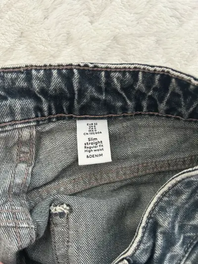 Jeans rectos de mezclilla azul oscuro para mujer - miniatura 3