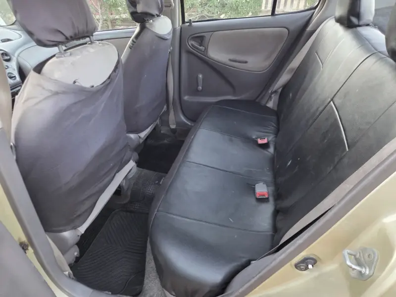 Toyota Yaris 2000 en buen estado - 3