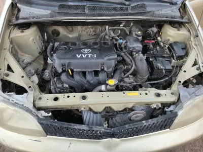 Toyota Yaris 2000 en buen estado - miniatura 6