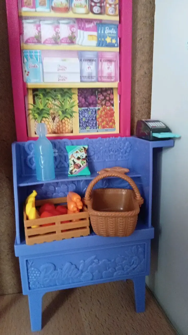 Muñeca con puesto de frutas y caja registradora - 2