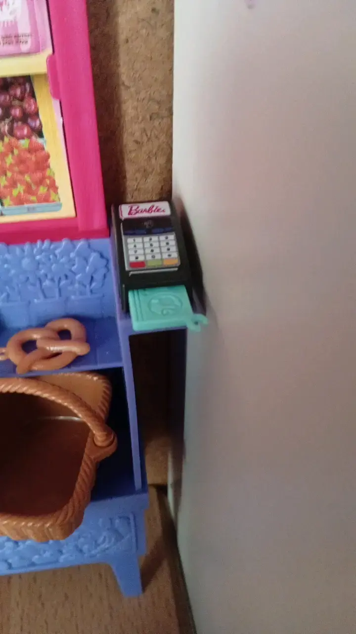 Muñeca con puesto de frutas y caja registradora - 3