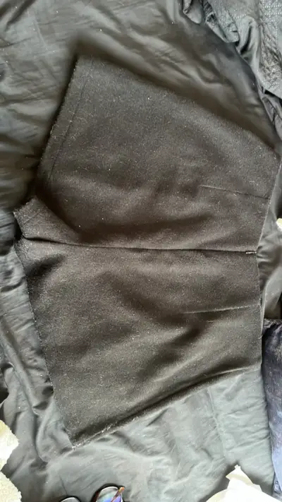 Short  negro con botones dorados - miniatura 2