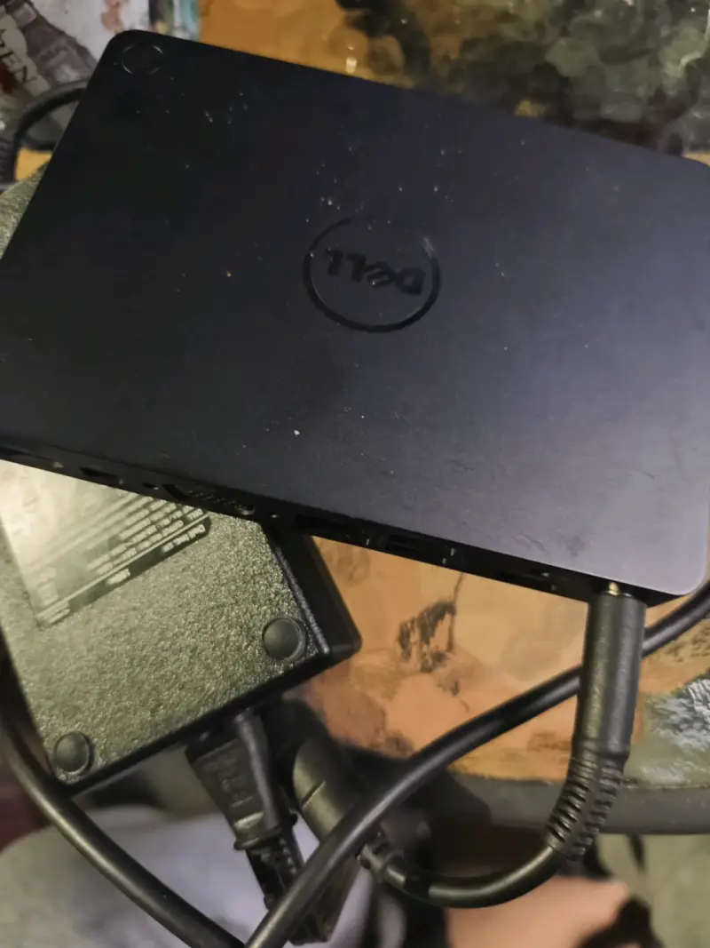Docking station Dell con múltiples puertos - 1