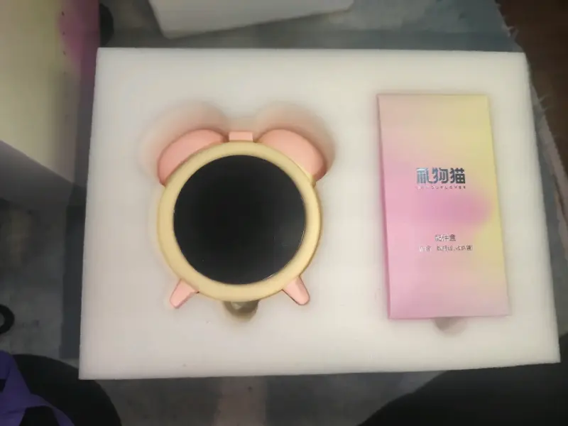 Reloj despertador digital Naughty Clock con diseño kawaii - 1