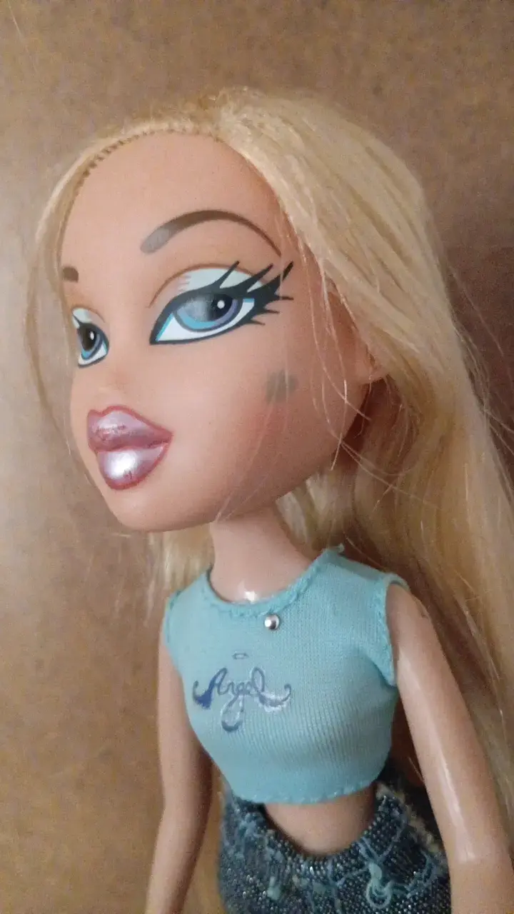 Muñeca Bratz rubia con ropa de moda - 2