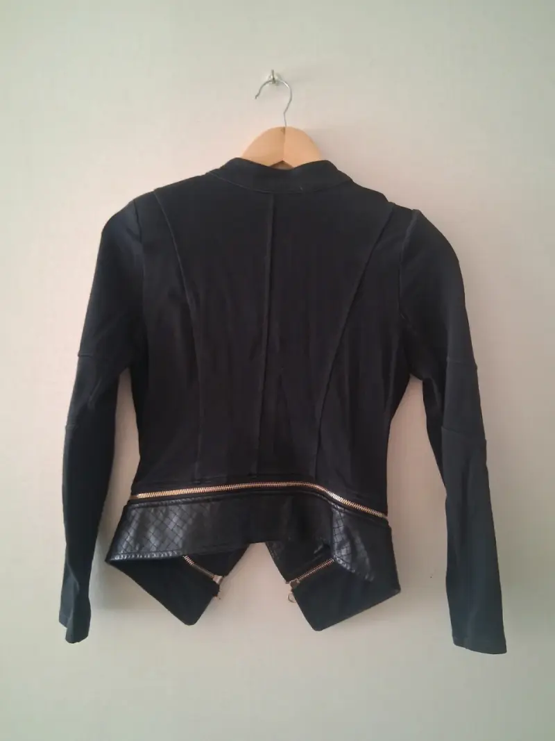 Poleron negro con efecto corset - 2