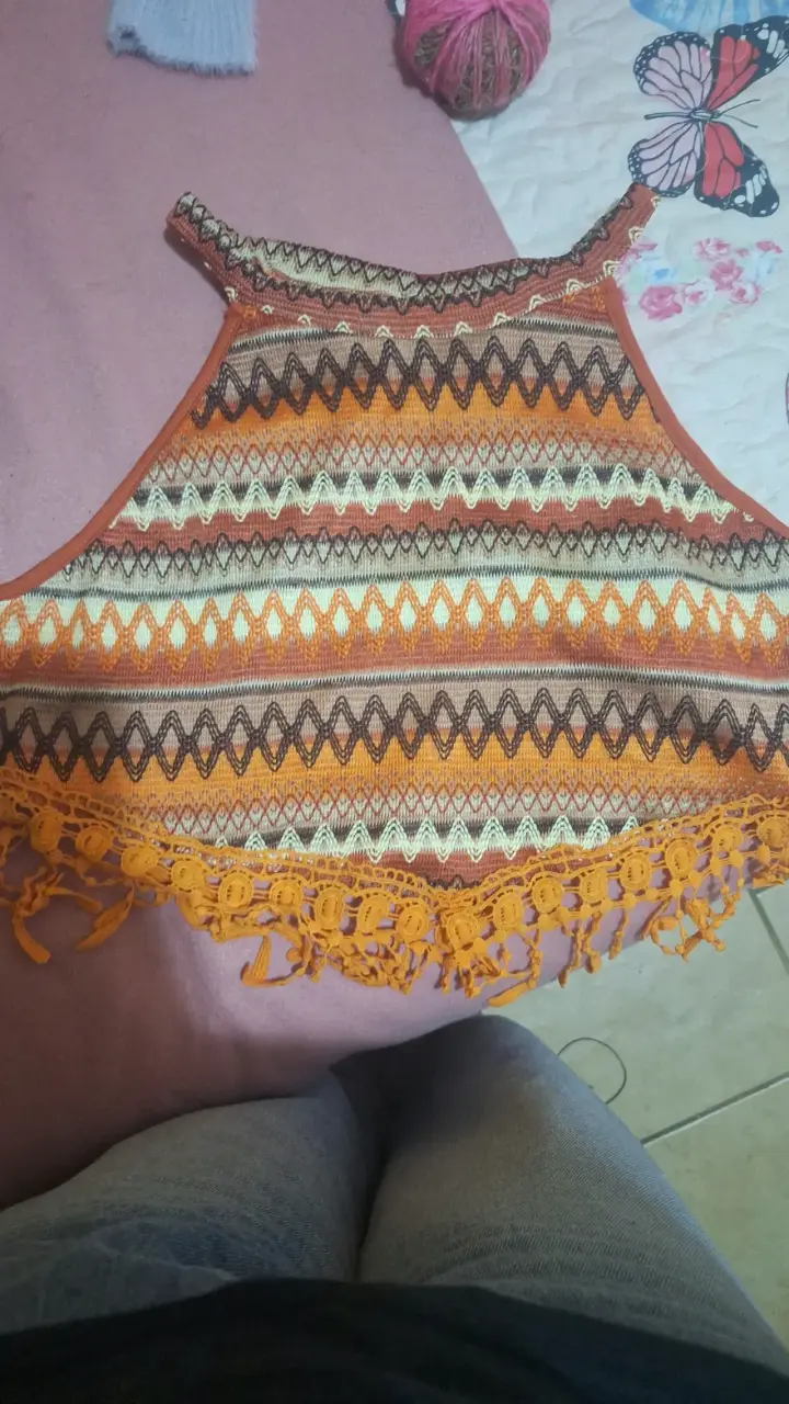 Top tejido con flecos multicolor