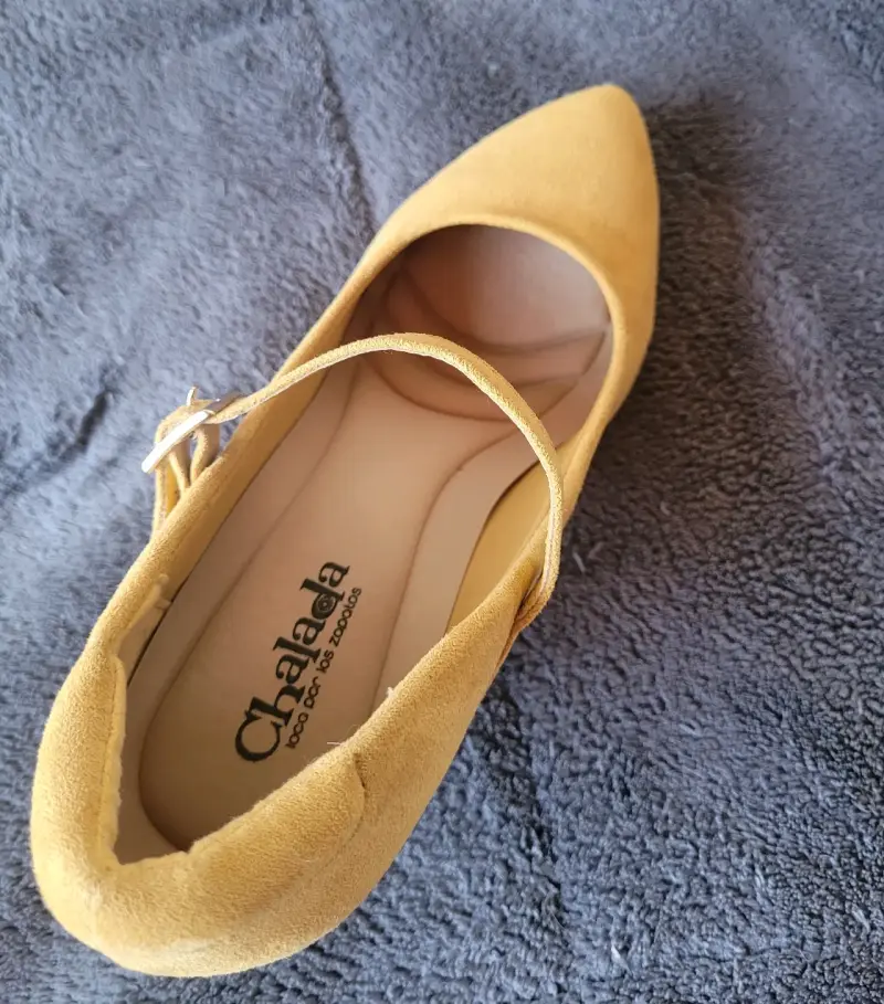 Zapatos de tacón amarillo con hebilla - 3