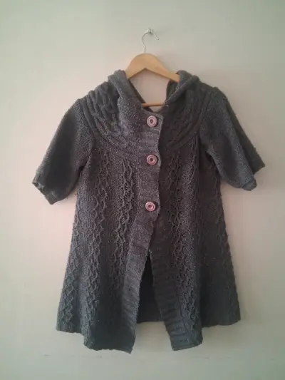 Cárdigan gris de lana con capucha para mujer - miniatura 1