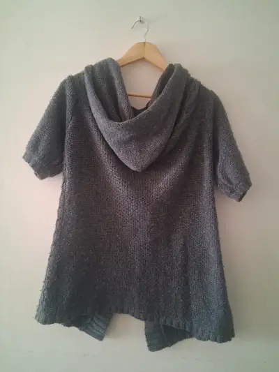 Cárdigan gris de lana con capucha para mujer - miniatura 2