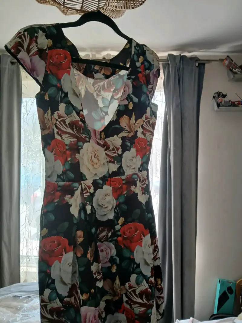 Vestido floral de primavera con diseño elegante - 2