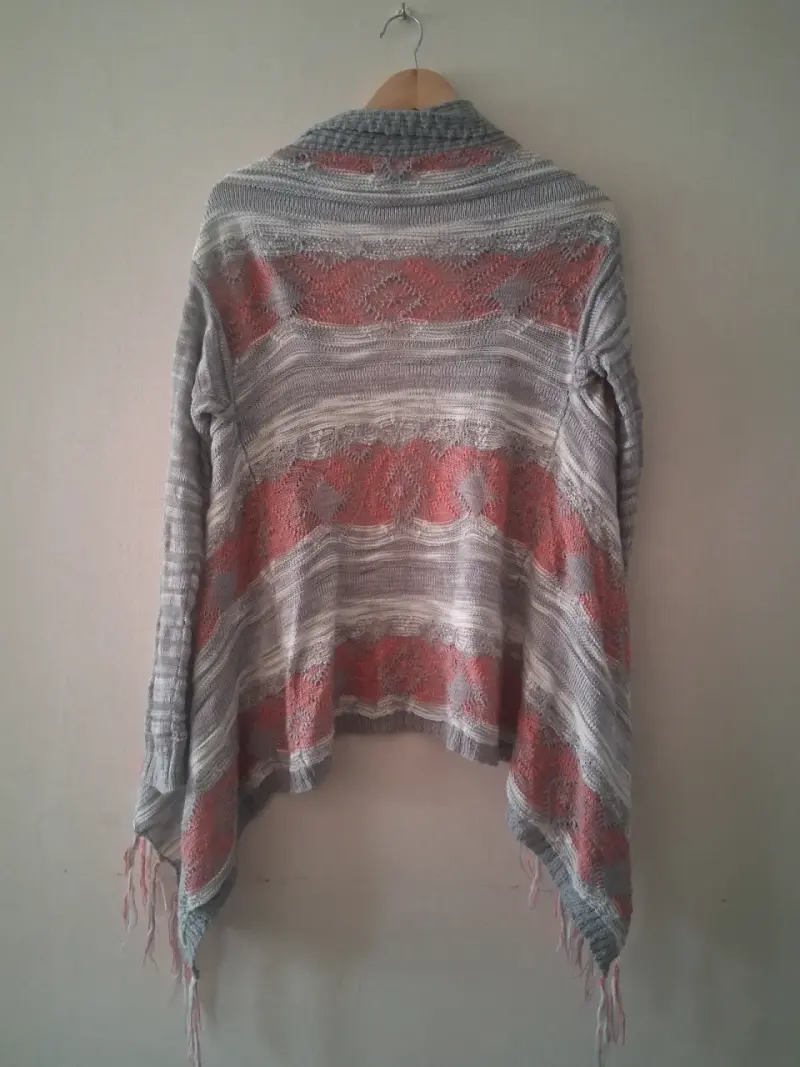 Chaleco de punto con flecos gris y rosa - 2