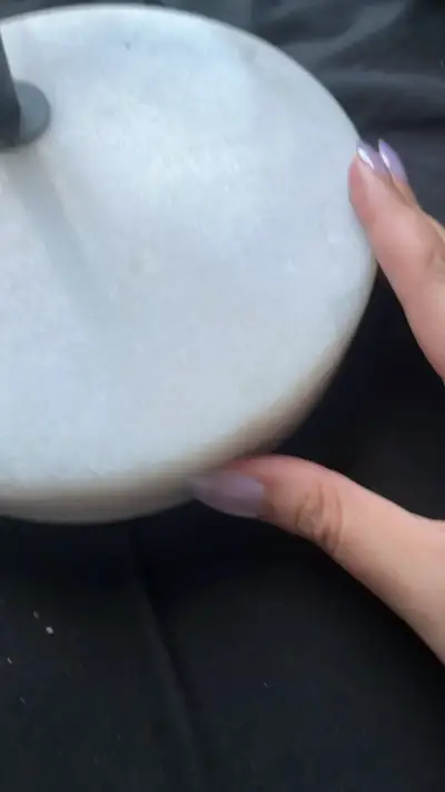 Lámpara de mesa moderna con base de mármol - miniatura 3