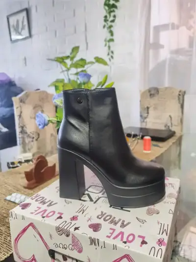 Botines de cuero negro con plataforma alta - miniatura 1